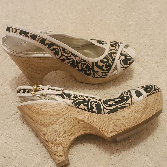 Unisa Platform Wedge Sandals, 6M - Picture 4 of 5